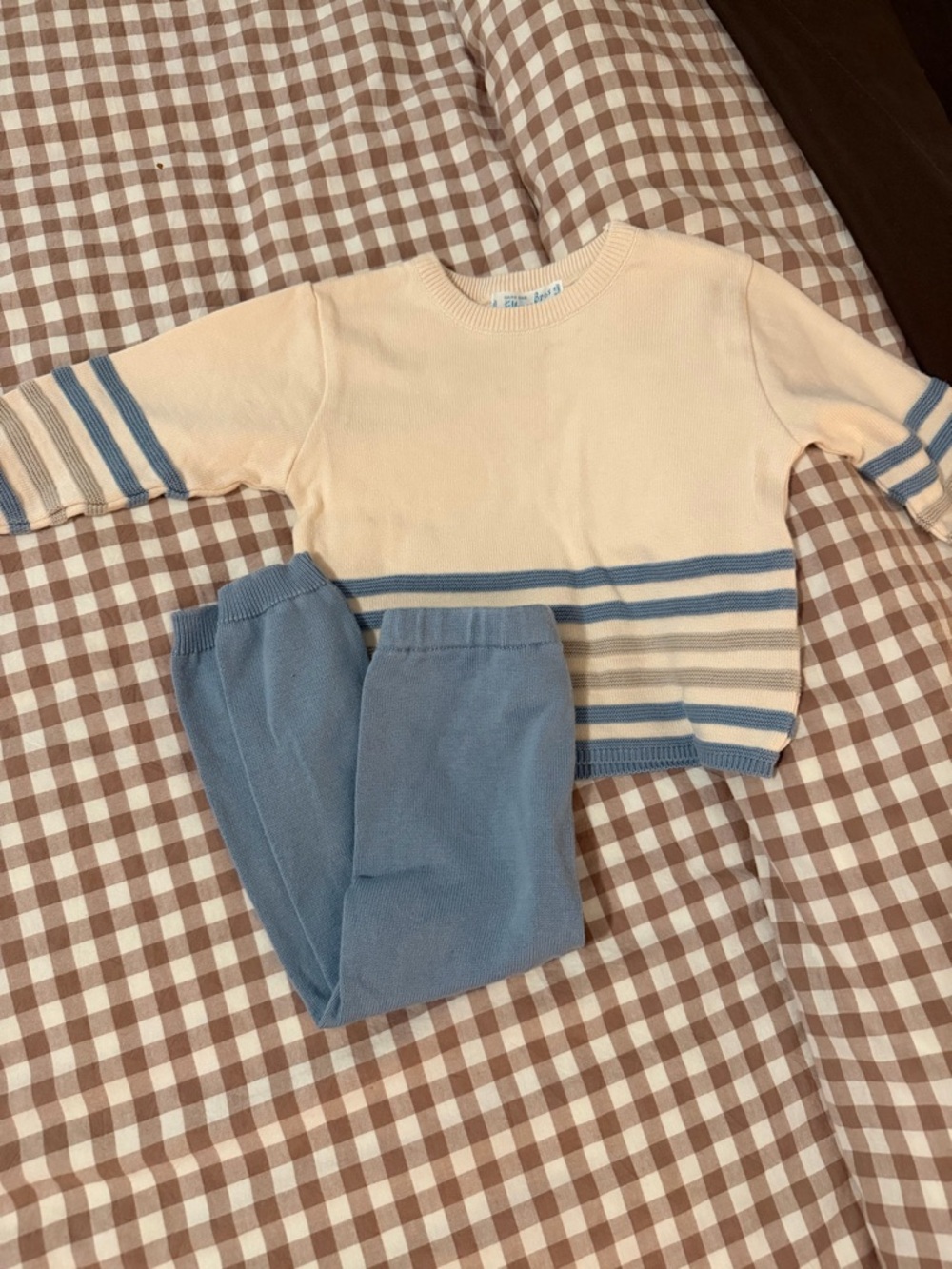 Feltman Brothers cream & light blue knit set